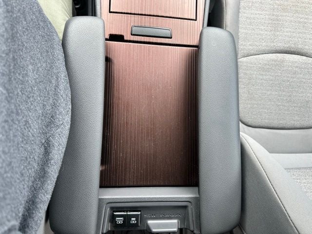 2021 Toyota Sienna LE