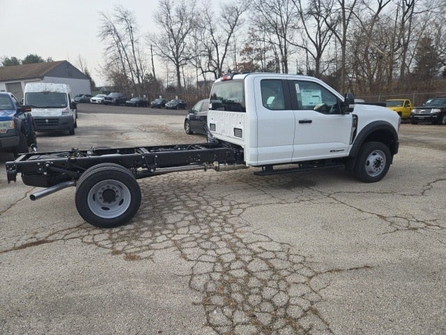 2026 Ford Super Duty F-550 DRW XL 4WD SuperCab 192 WB 84 CA