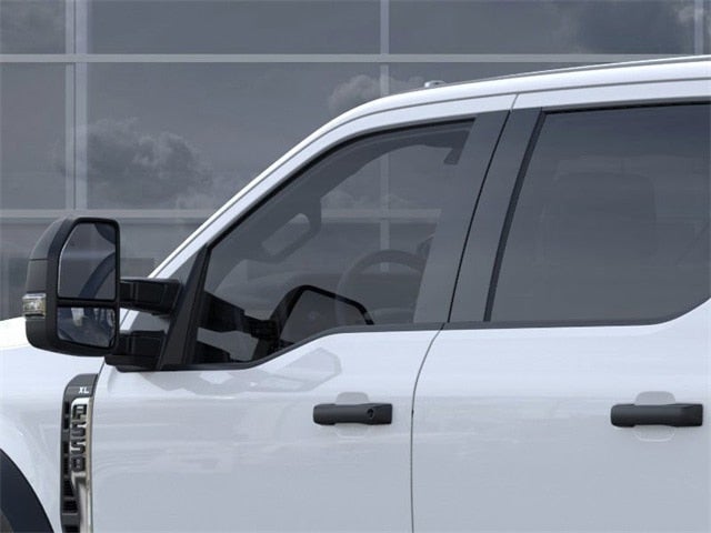 2026 Ford Super Duty F-550 DRW XL 4WD Crew Cab 203 WB 84 CA