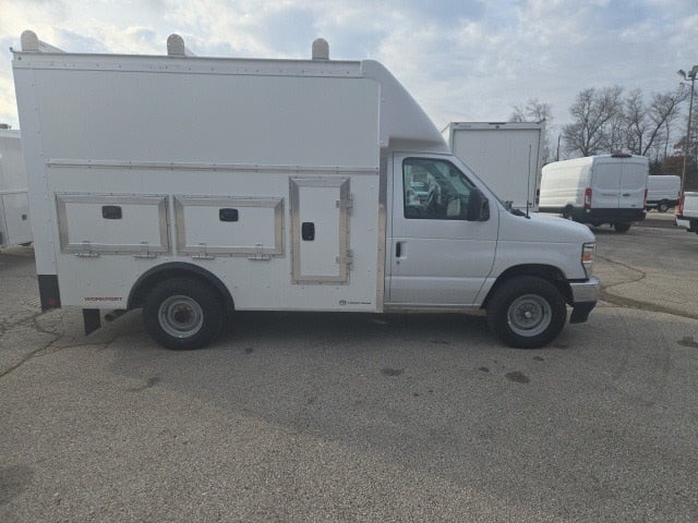 2026 Ford E-Series Cutaway E-350 SRW 138 WB