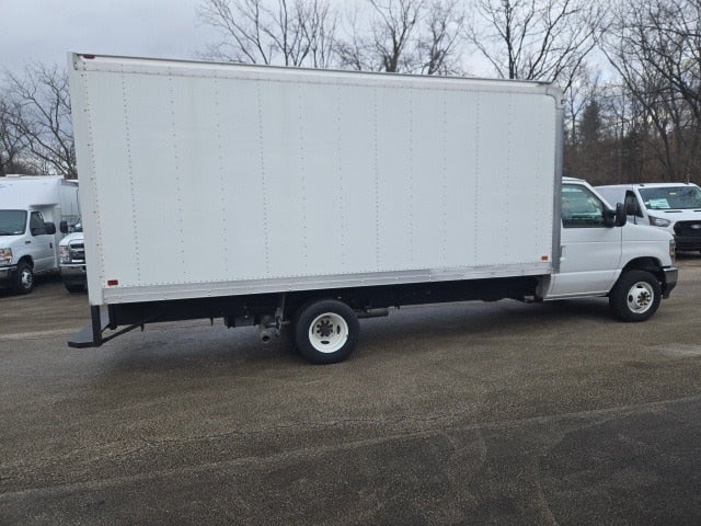 2025 Ford E-Series Cutaway E-450 DRW 176 WB