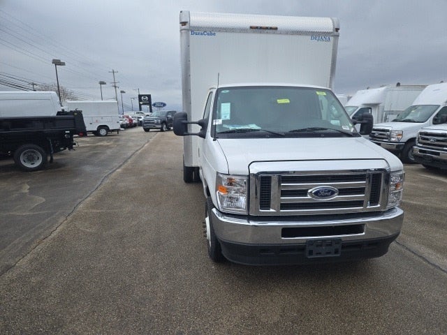 2025 Ford E-Series Cutaway E-450 DRW 158 WB