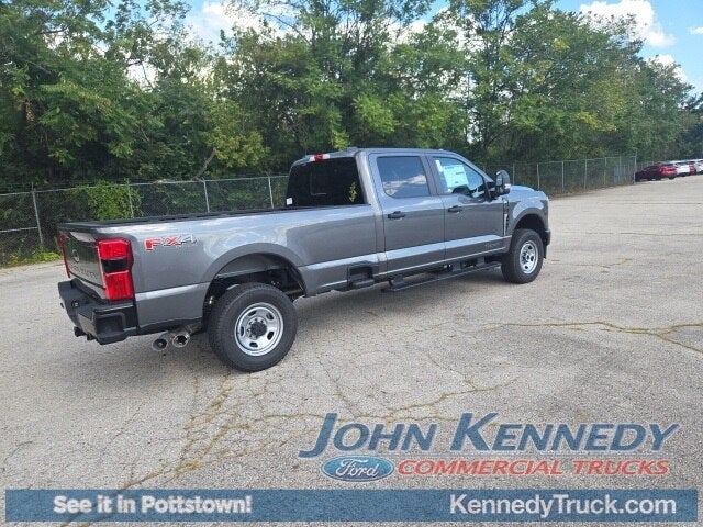 2026 Ford Super Duty F-350 SRW XL 4WD Crew Cab 6.75' Box