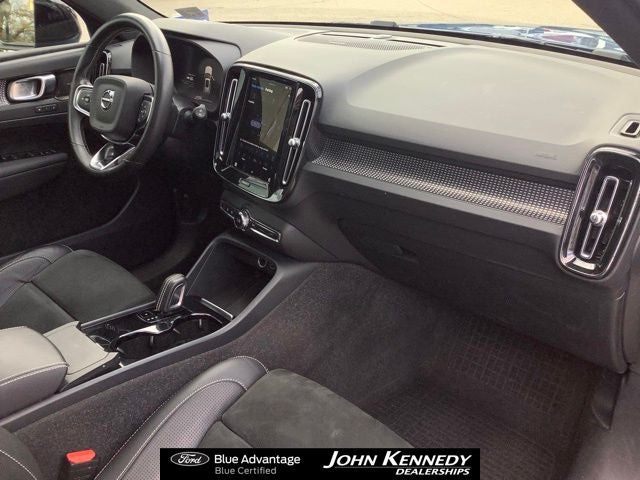 2021 Volvo XC40 Recharge Pure Electric P8