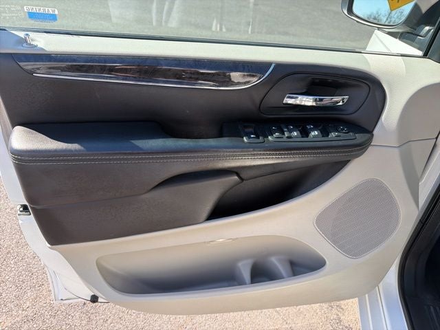 2011 Chrysler Town & Country Touring