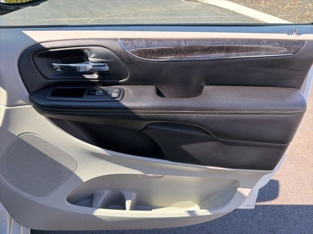 2011 Chrysler Town & Country Touring