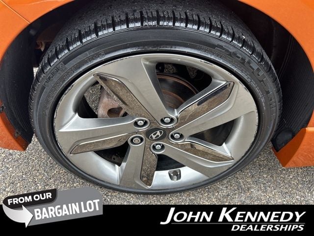 2013 Hyundai Veloster Turbo w/Black