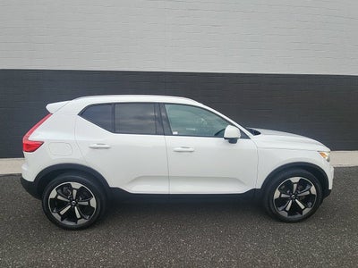 2020 Volvo XC40 Momentum