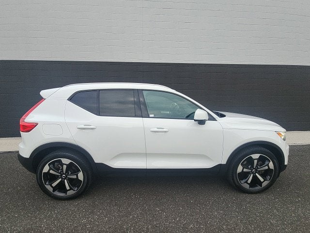2020 Volvo XC40 Momentum